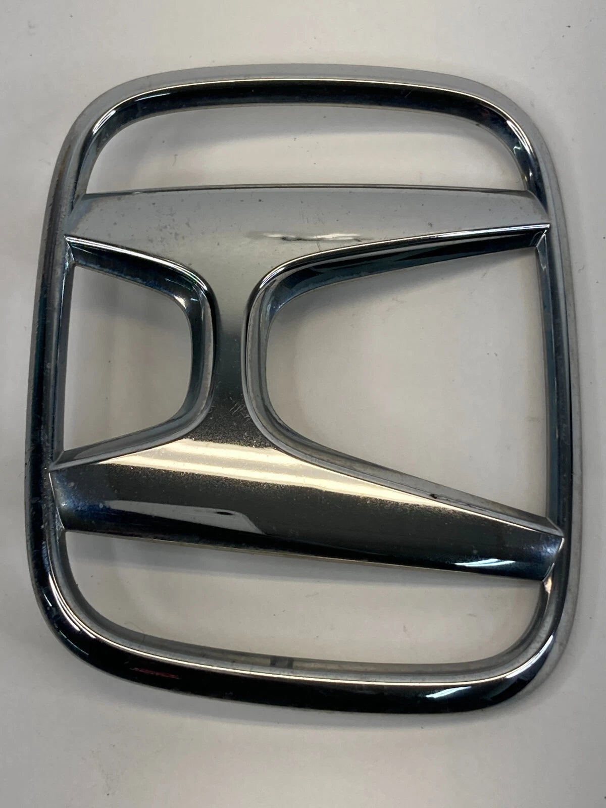 03-05 HONDA ACCORD COUPE REAR TRUNK LID H EMBLEM BADGE LOGO 75701-SDN-000 OEM