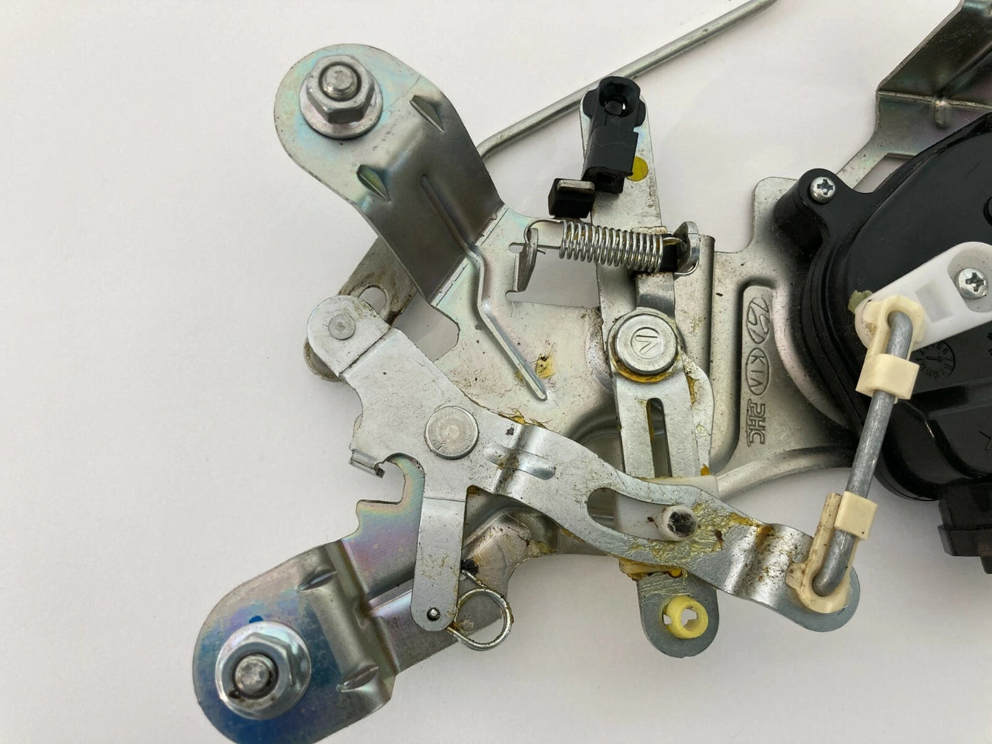 2007 2008 HYUNDAI ENTOURAGE 06-09 KIA SEDONA REAR TAIL GATE BELL CRANK ACTUATOR