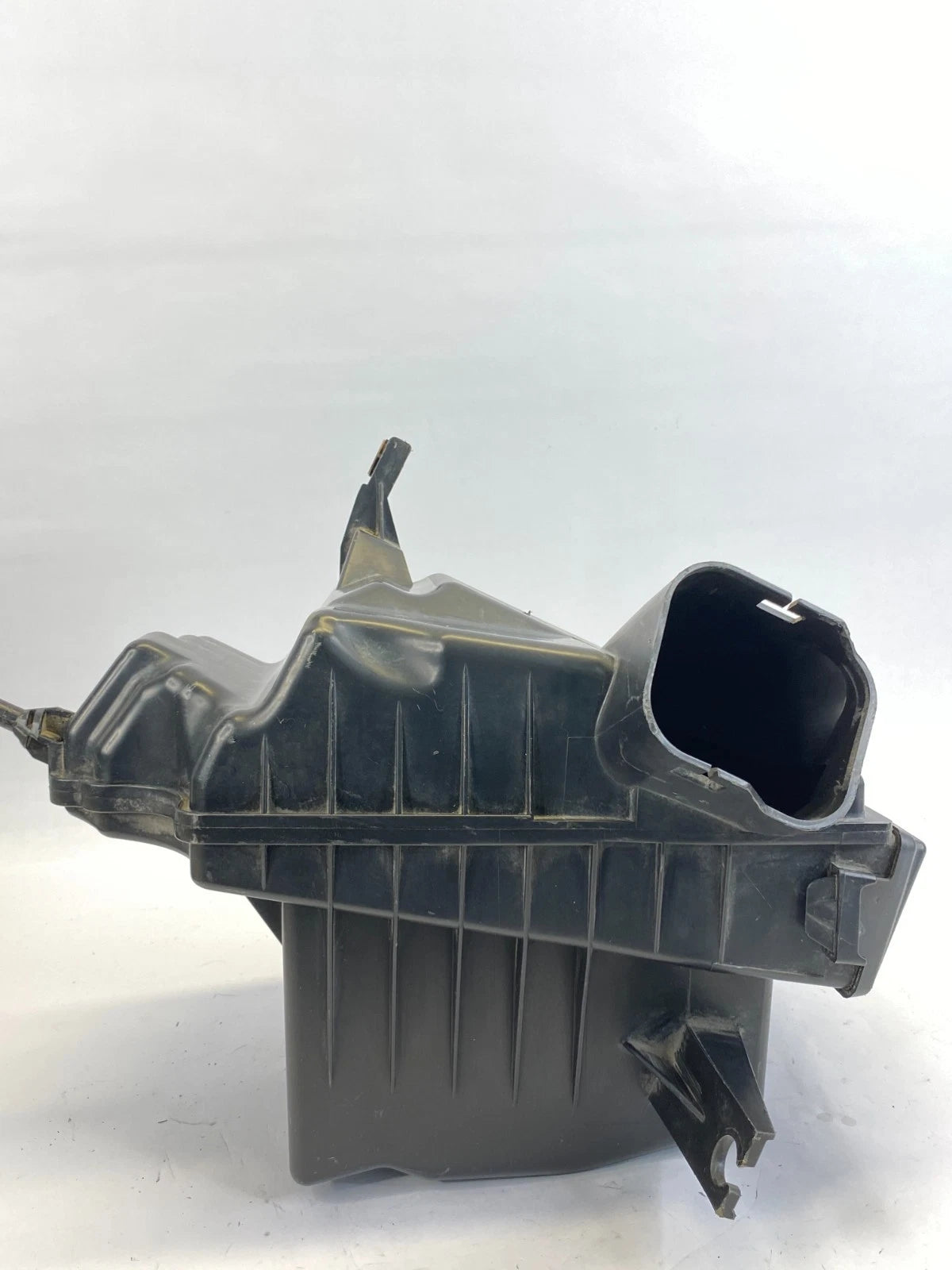 2011-2015 NISSAN ROGUE 2.5L AIR INTAKE CLEANER BOX FILTER ASSEMBLY 226807S000