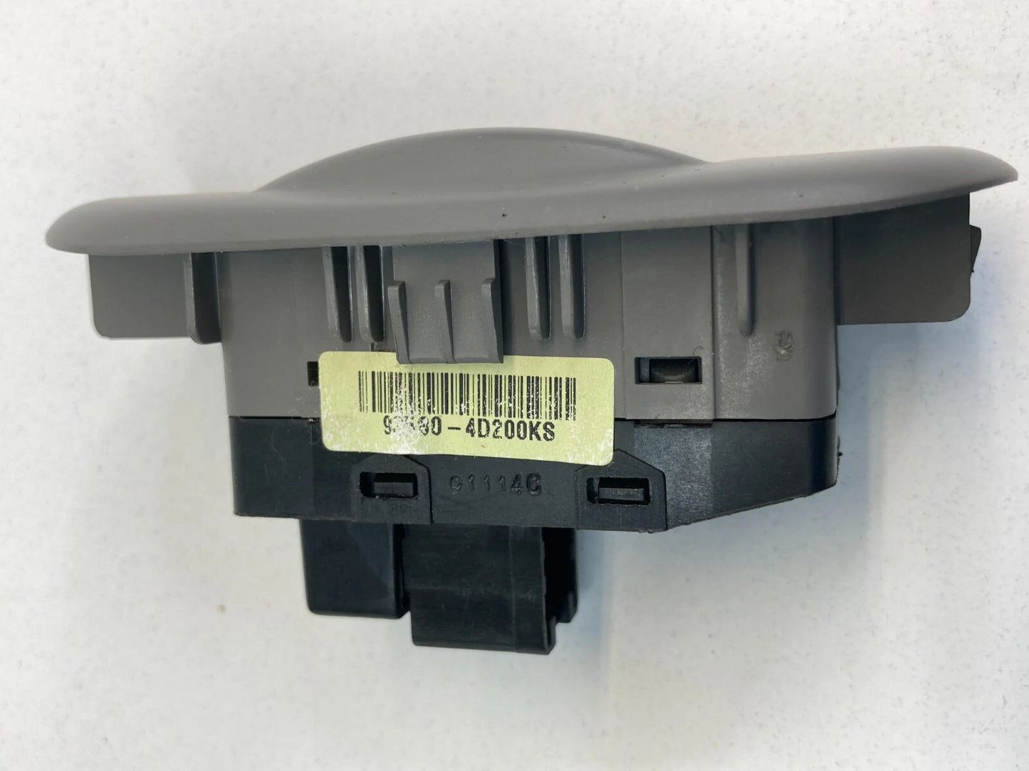 2006-2012 KIA SEDONA REAR LEFT SIDE DOOR POWER WINDOW SWITCH ASSEMBLY OEM