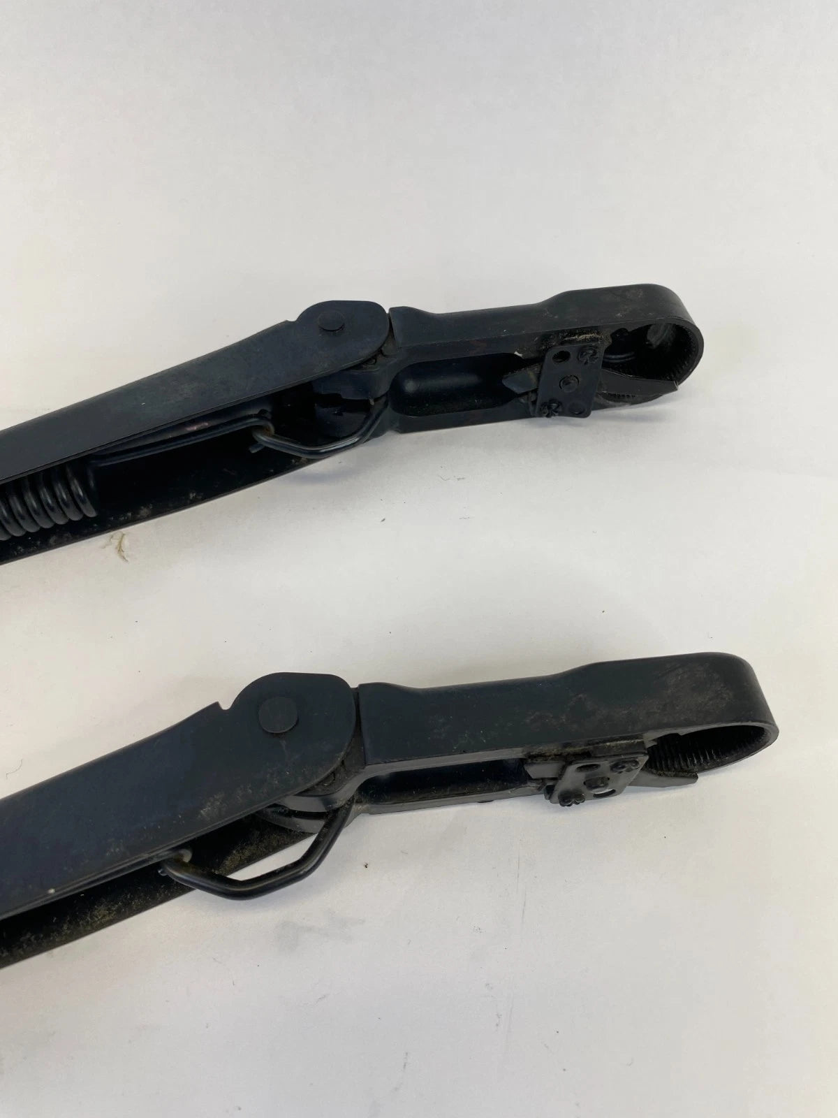 2002-2010 FORD EXPLORER FRONT LEFT & RIGHT WINDSHIELD WIPER ARM SET OEM