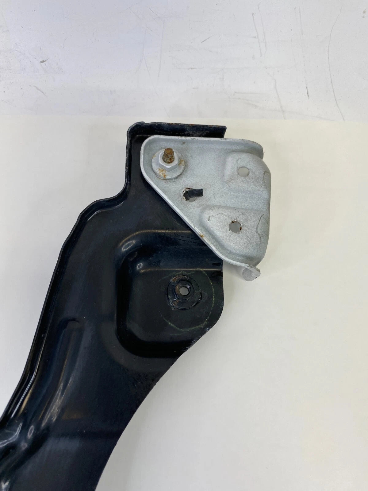 2012-2016 CHEVROLET SONIC FRONT GRILLE BUMPER MOUNT BRACKET SUPPORT 95026539 OEM