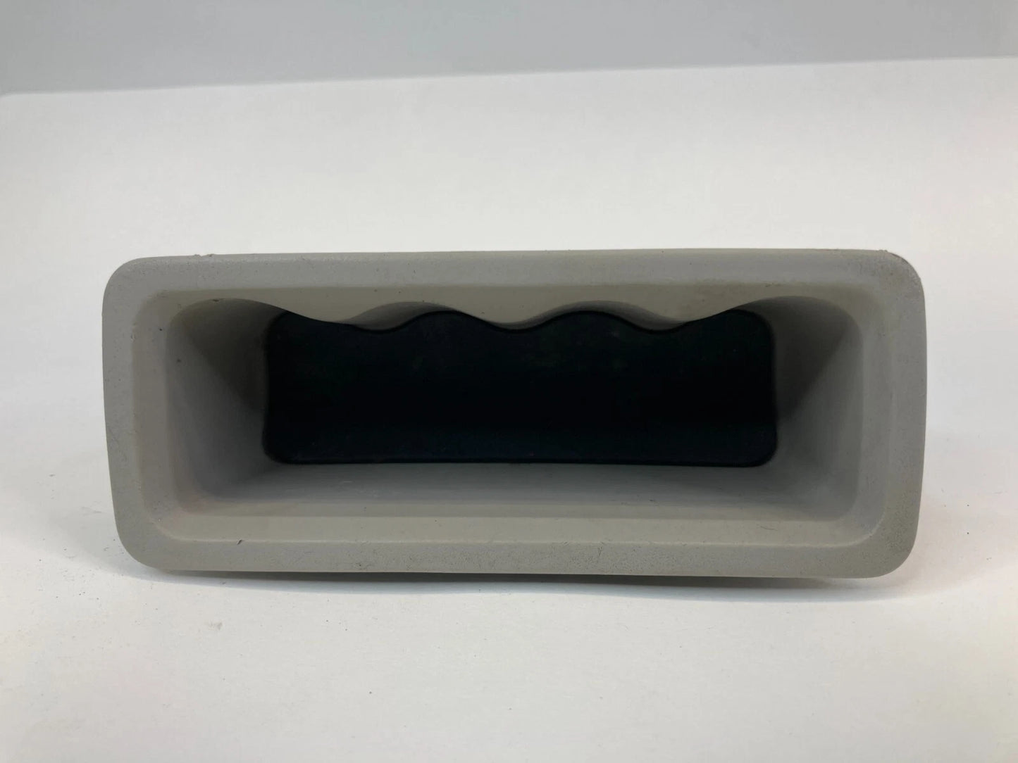2005-2010 JEEP GRAND CHEROKEE REAR LEFT INNER DOOR PULL HANDLE TRAY TRIM POCKET