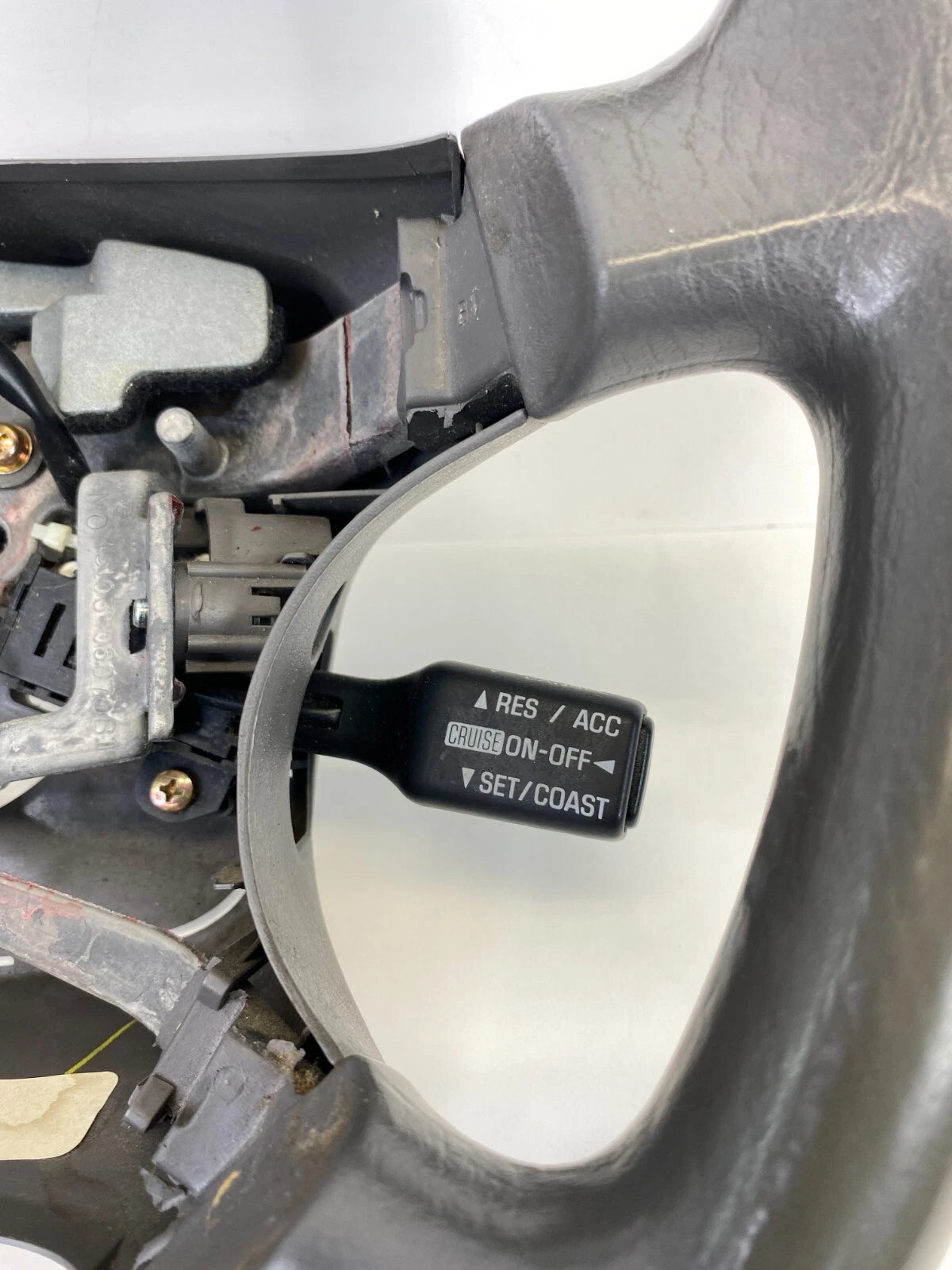 2002-2004 TOYOTA CAMRY SEDAN STEERING WHEEL W/ CRUISE CONTROL SWITCH OEM