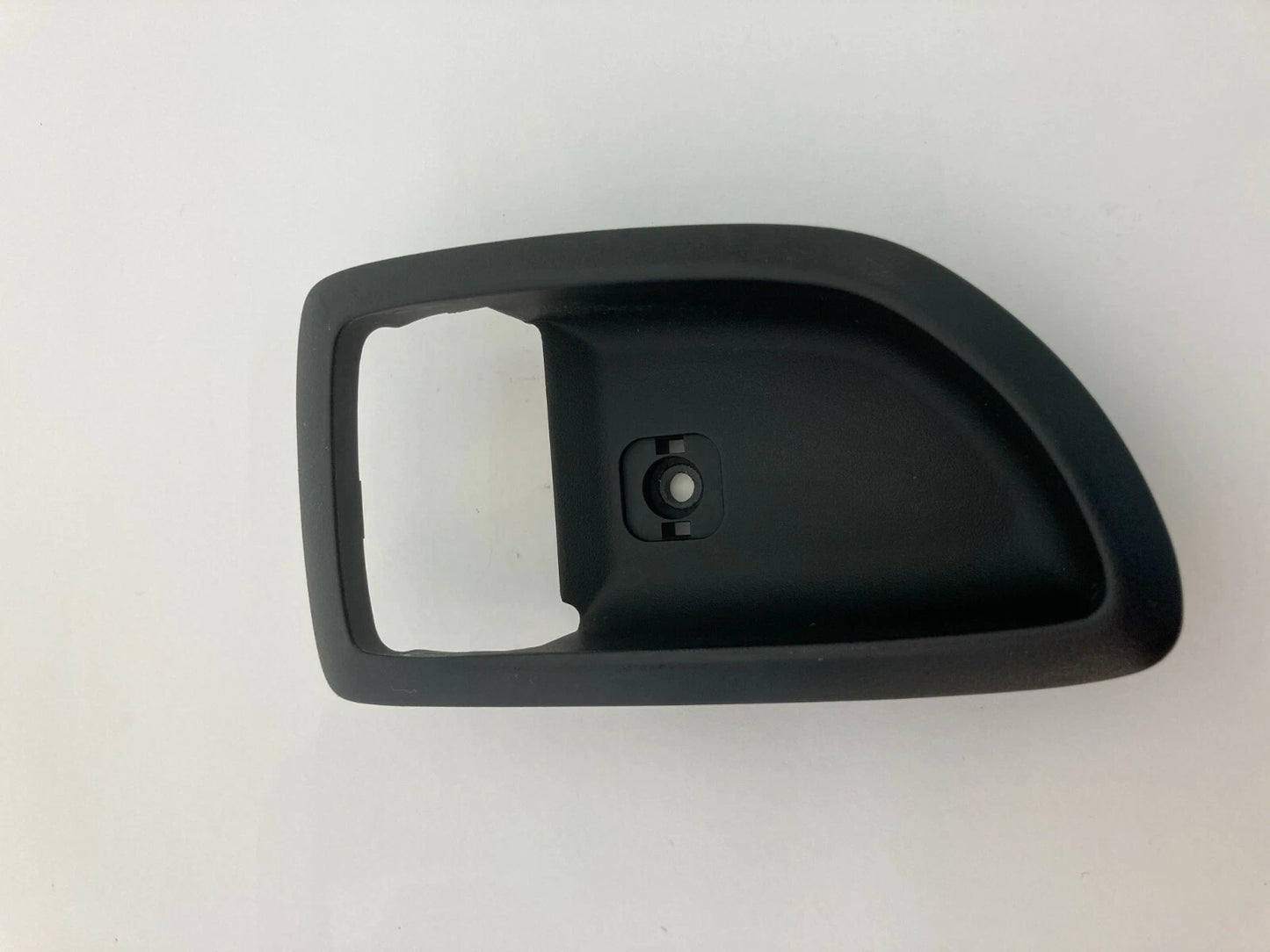 2004-2006 KIA AMANTI REAR RH PASSENGER INTERIOR DOOR HANDLE BEZEL OEM 826213F000
