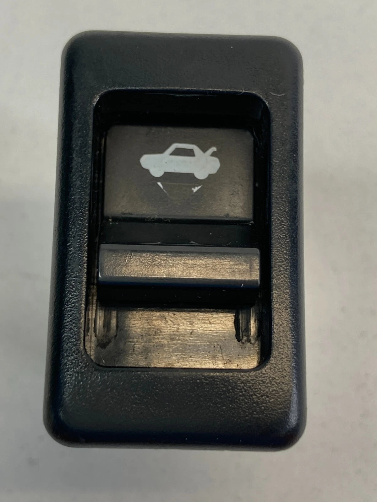 2007-2012 NISSAN ALTIMA INTERIOR LOWER DASH TRUNK LID OPEN RELEASE BUTTON SWITCH