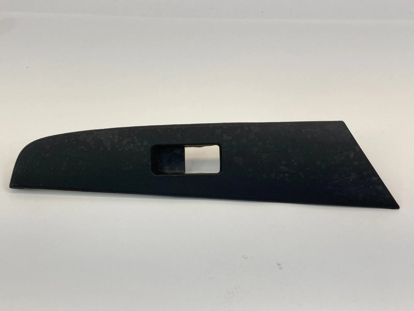 04-09 MAZDA 3 MAZDA3 SEDAN REAR LEFT DOOR WINDOW SWITCH BEZEL TRIM B32H-5581J