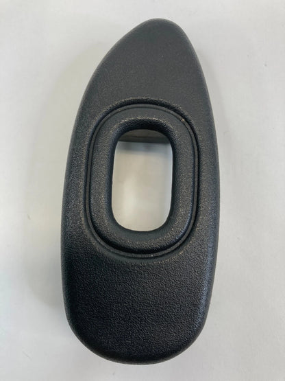 01-04 PONTIAC GRAND AM SEDAN FRONT RIGHT DOOR LOCK SWITCH COVER BEZEL 22612654