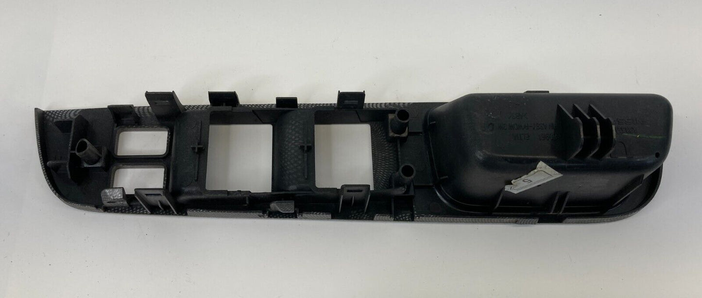 2007-2009 Nissan Versa Front Left Side Door Window Switch Bezel 80961-EL11A OEM