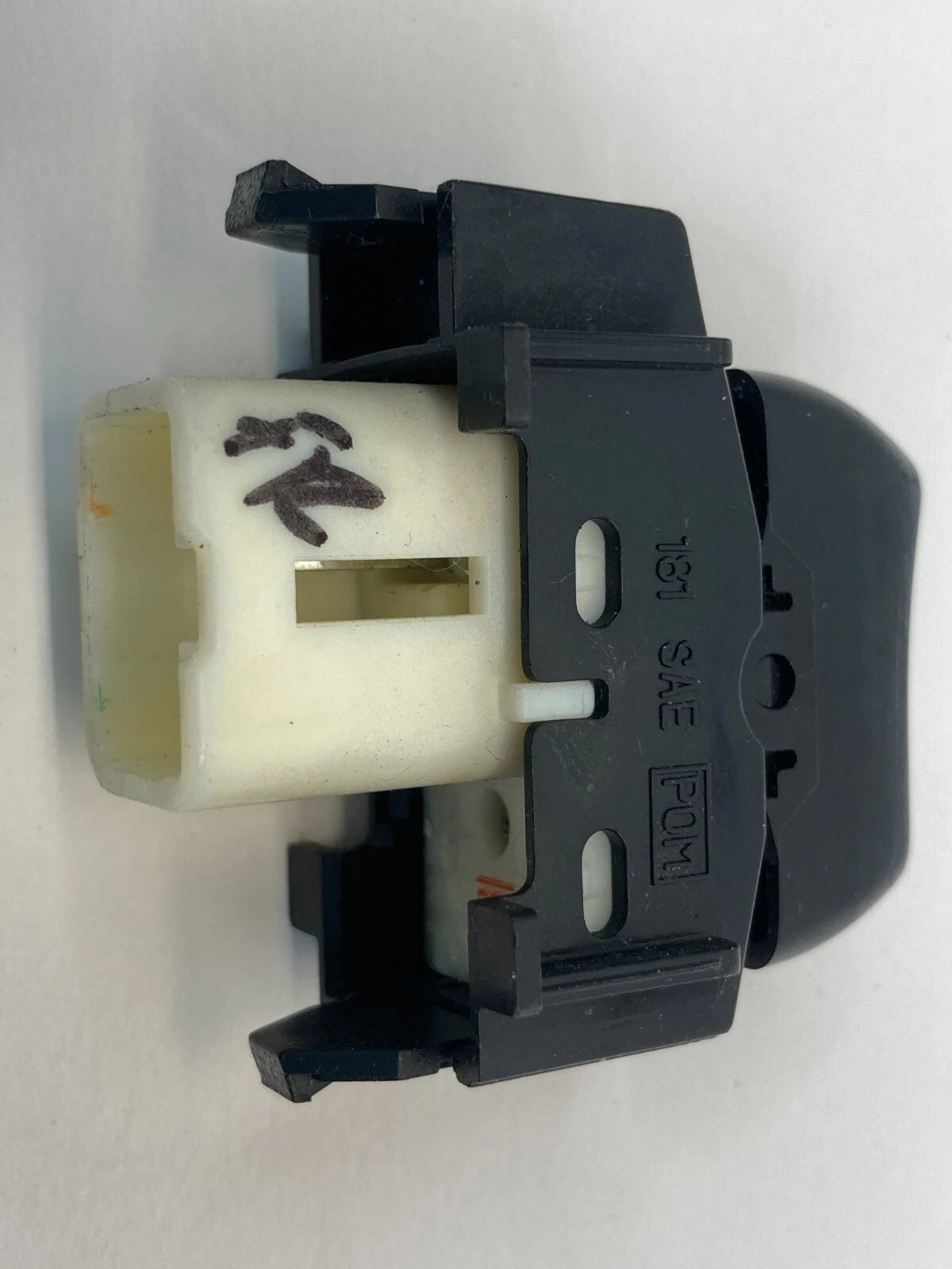 2003-2008 TOYOTA COROLLA COROLLA FRONT RIGHT PASSENGER DOOR LOCK BUTTON SWITCH
