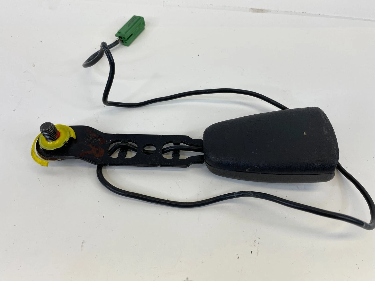 2000-2004 VOLVO S40 FRONT RIGHT PASSENGER SIDE SEAT BELT BUCKLE RECIVER ASSY OEM