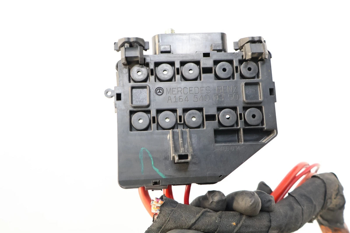 2006-2013 MERCEDES W251 R350 FRONT FUSE BOX RELAY W BATTERY DISTRIBUTION MODULE