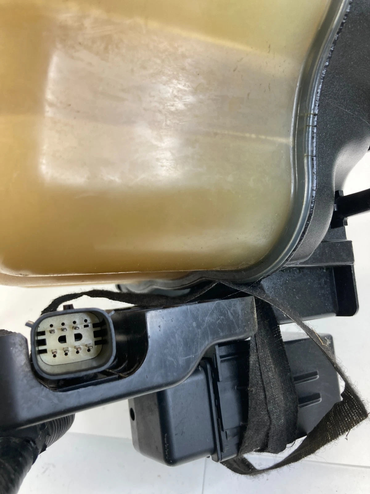 2013-2019 Ford Police Interceptor Sedan Engine Coolant Expansion Reservoir Tank