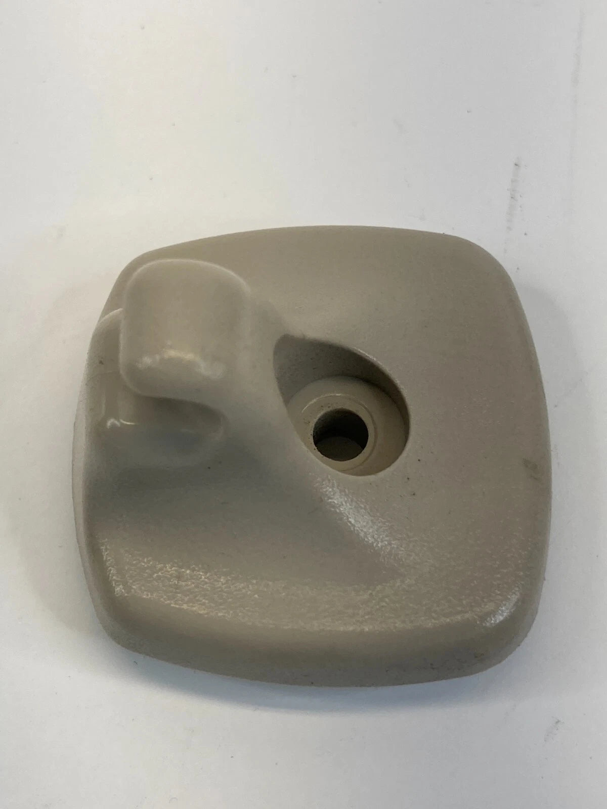 04-12 MITSUBISHI GALANT FRONT LEFT SUNVISOR SUN VISOR SHADE RETAINER CLIP 828226