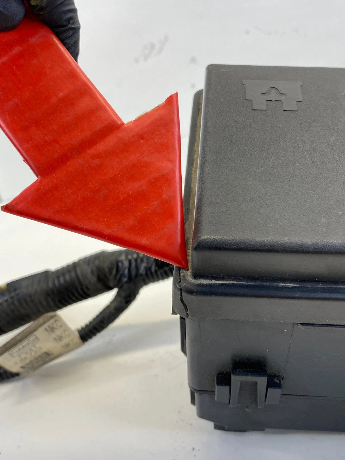 2013-2016 FORD ESCAPE 1.6L ENGINE FUSE BOX BATTERY JUNCTION BOX OEM AV6T14A067AD