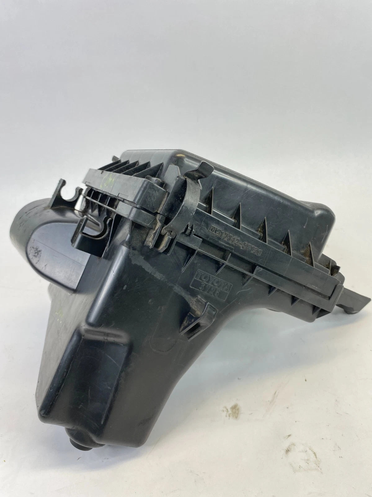 2010-2015 TOYOTA PRIUS 1.8L AIR CLEANER FILTER BOX HOUSING 17812-37030 OEM