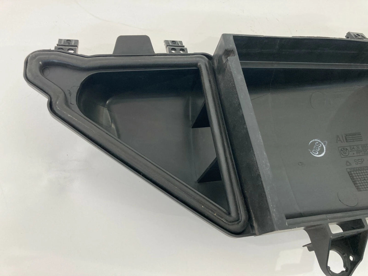 04 05 BMW 545I 04-07 525I 530I 550I RIGHT AIR MICRO FILTER COVER TRIM HOUSING