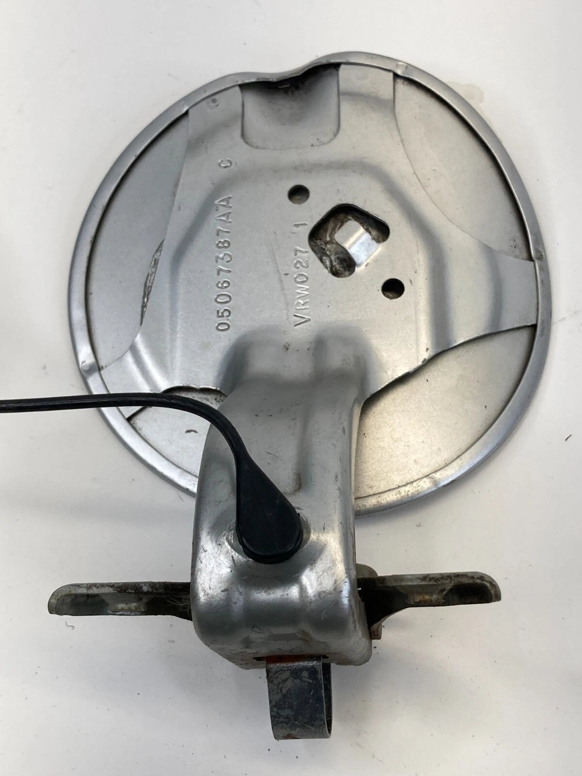 04-08 CHRYSLER PT CRUISER WAGON FUEL FILLER DOOR GAS LID COVER W/ CAP 05067387AA