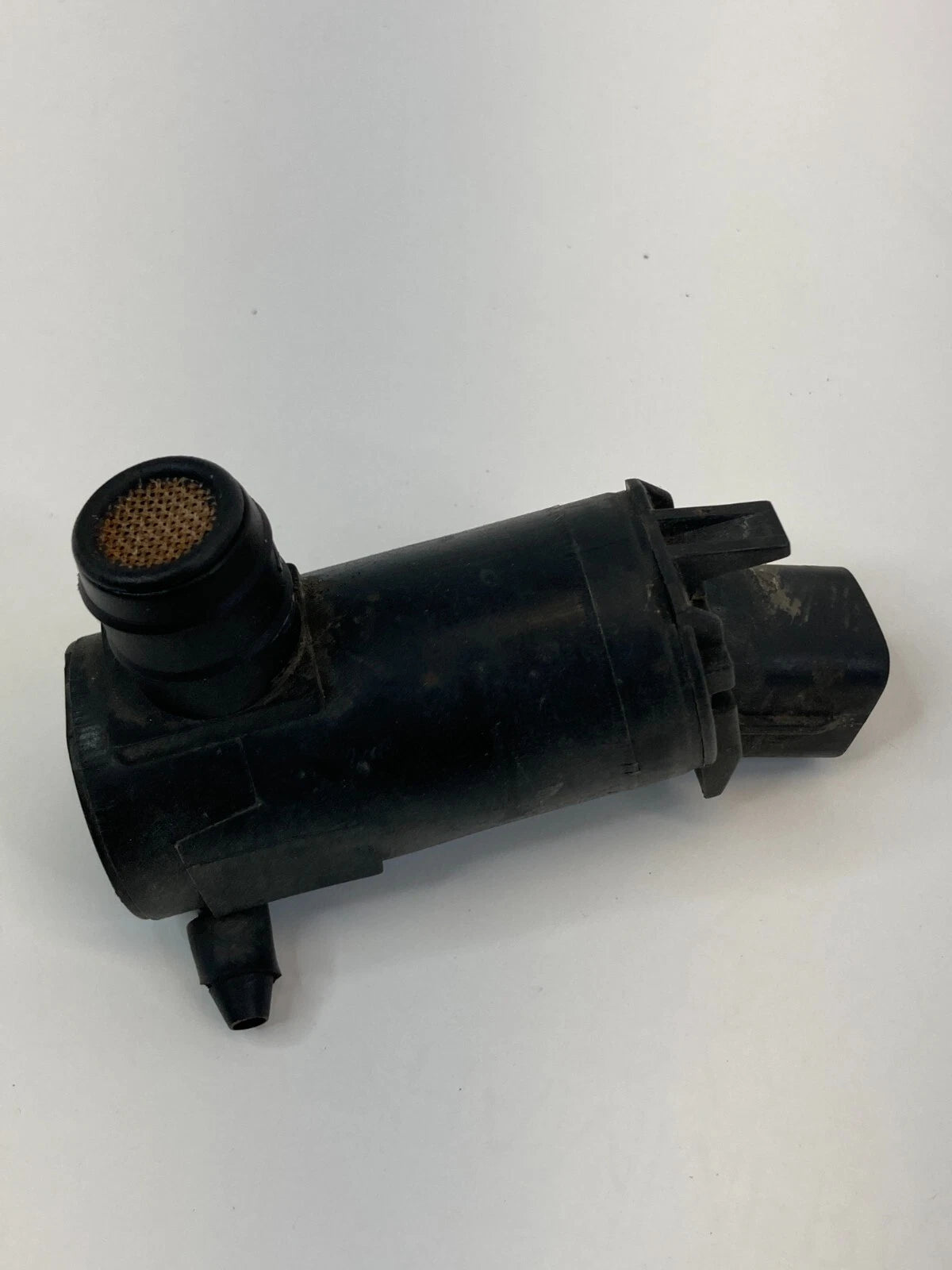 2006-2011 HYUNDAI ACCENT SEDAN FRONT WINDSHIELD WASHER FLUID PUMP ASSEMBLY OEM