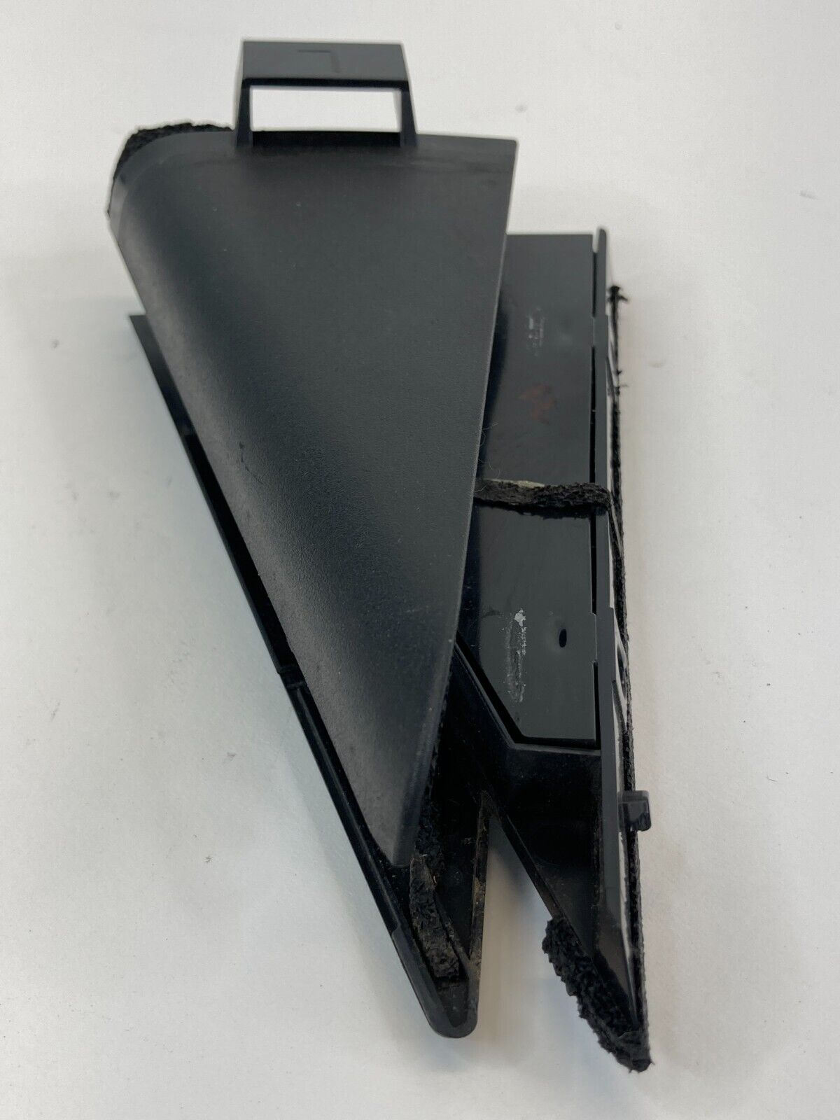 08-13 Nissan Rogue Rear Left Door Inner Corner Window Glass Cover Channel Trim