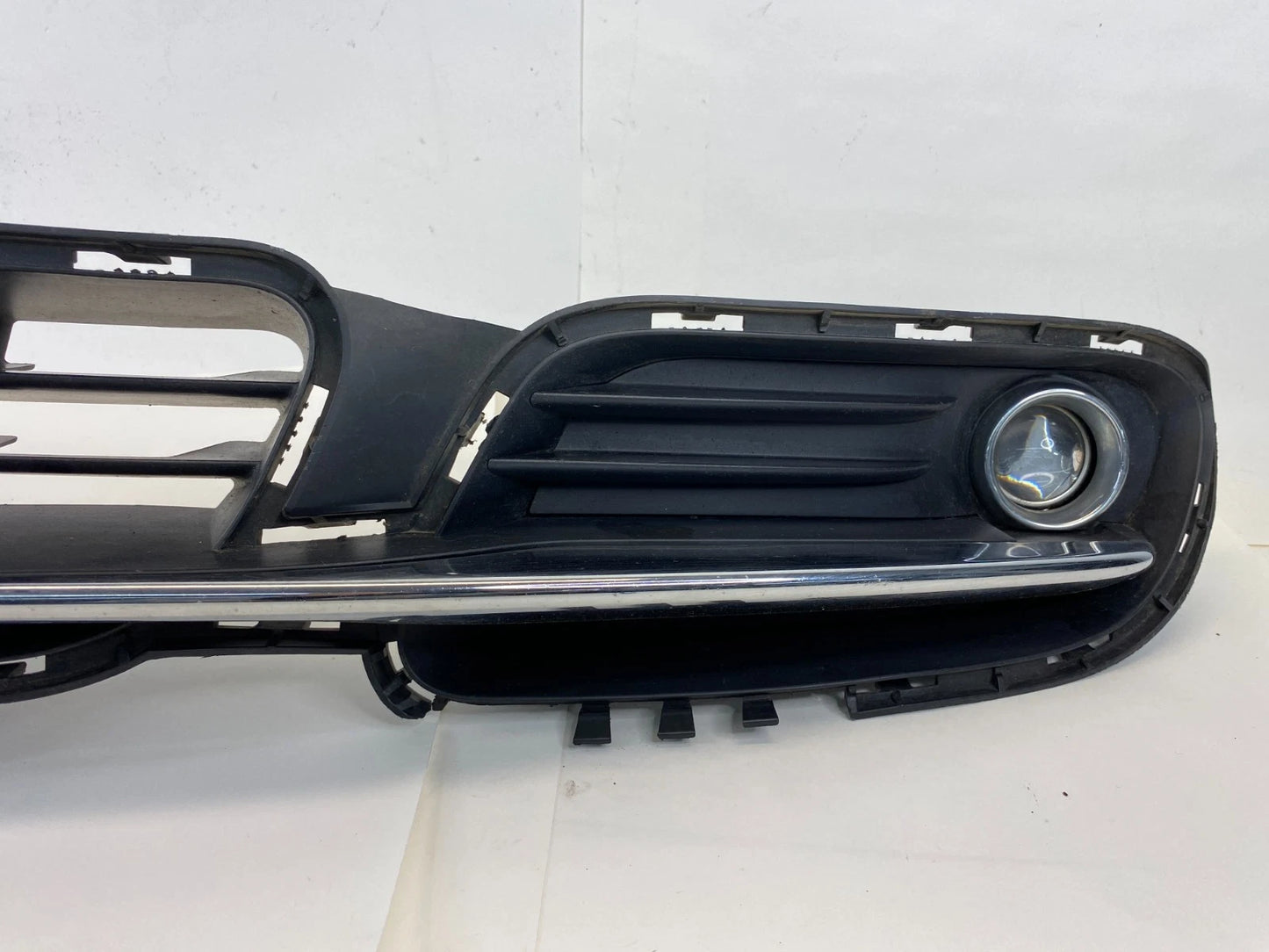 2011-2016 CHRYSLER TOWN & COUNTRY FRONT BUMPER LOWER GRILL GRILLE W/ FOG LIGHT