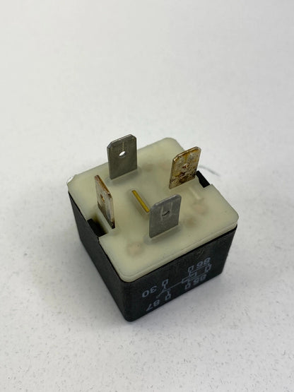 1998-2010 VOLKSWAGEN NEW BEETLE HATCHBACK REAR POWER RELAY ACCESSORY 141951253B