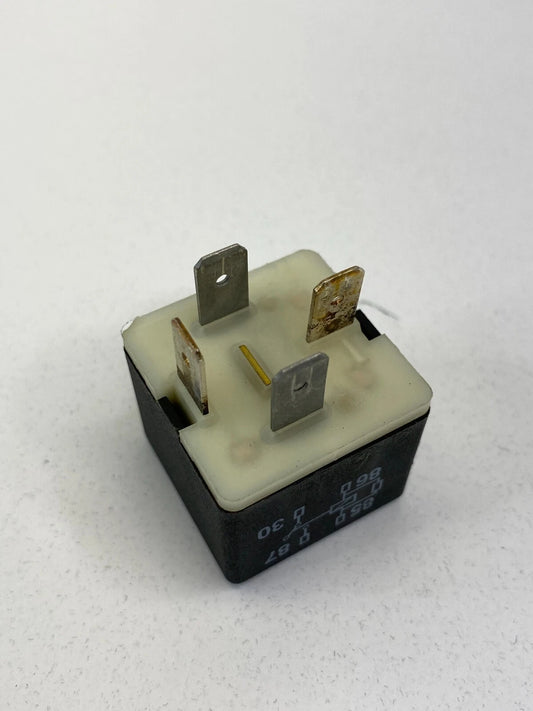 1998-2010 VOLKSWAGEN NEW BEETLE HATCHBACK REAR POWER RELAY ACCESSORY 141951253B
