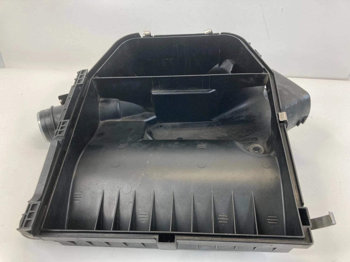 2009-2010 BMW 535I XDRIVE AIR CLEANER FILTER BOX INTAKE LOWER 13717556547 OEM