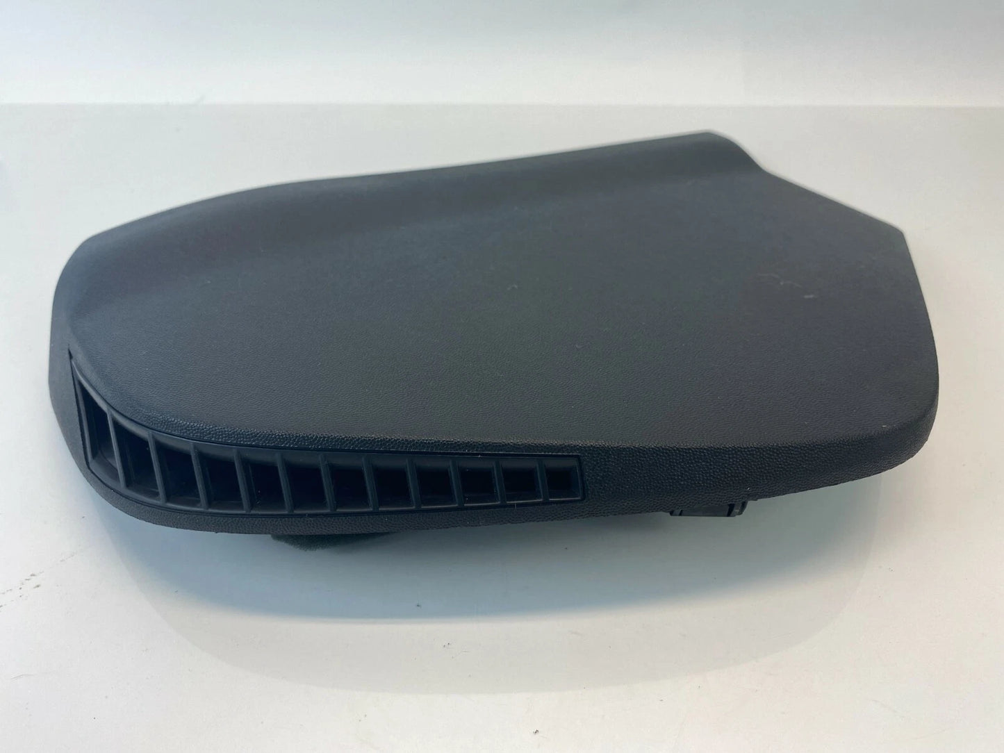 2003-2007 CADILLAC CTS DASH RIGHT VENT DUCT ACCESS COVER PANEL RH 1220510257