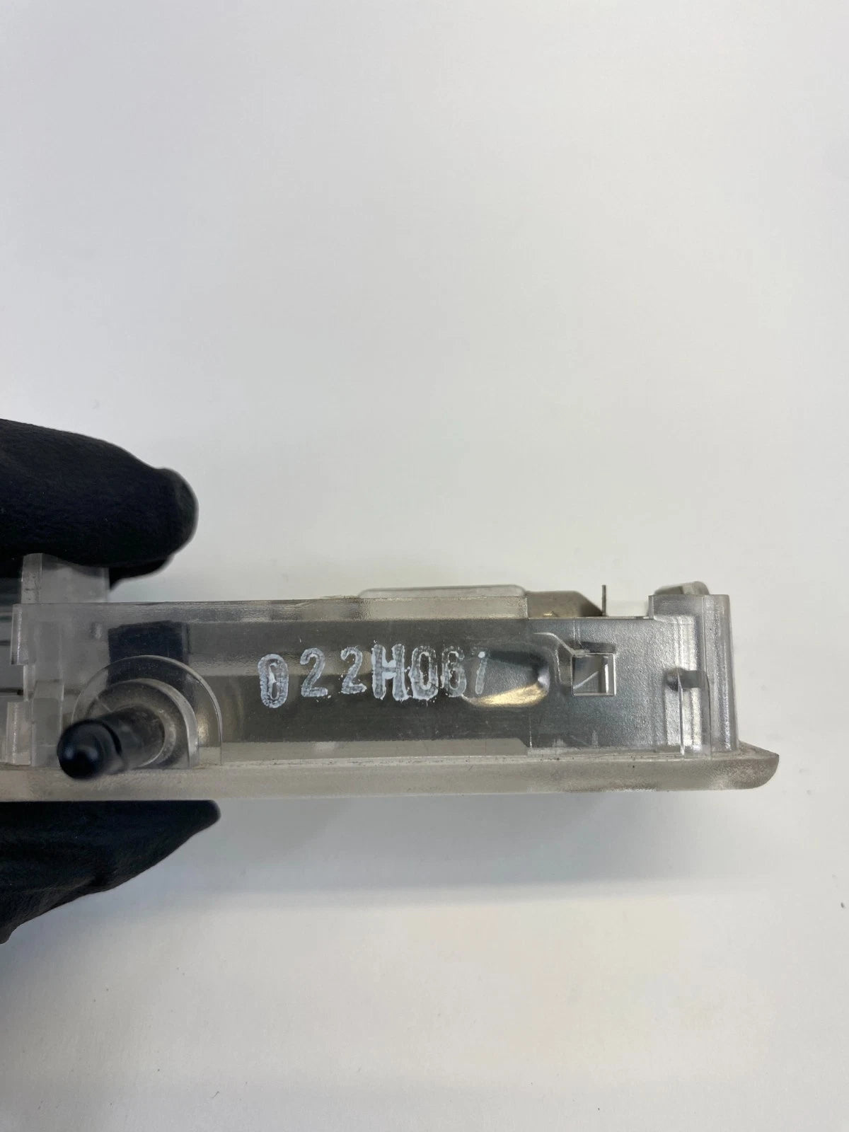 2001-2005 BMW 325I 325XI GLOVE BOX COURTESY LAMP LIGHT OEM