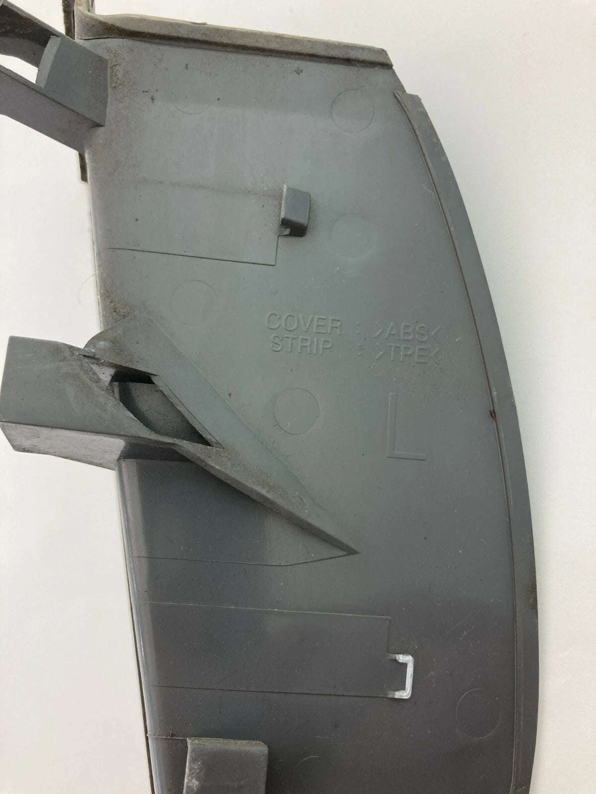 2006 2007 HYUNDAI SONATA REAR LEFT DRIVER SIDE TAIL LIGHT COVER TRIM PANEL