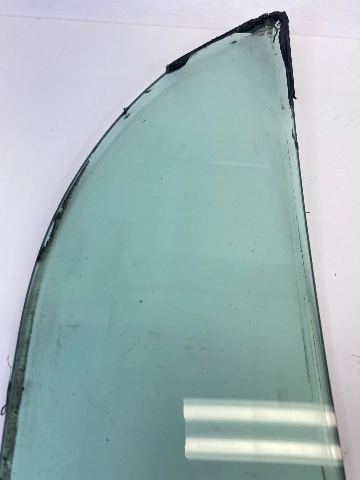 1998-2011 LINCOLN TOWN CAR LEFT REAR DRIVER SIDE QUARTER GLASS WINDOW OEM