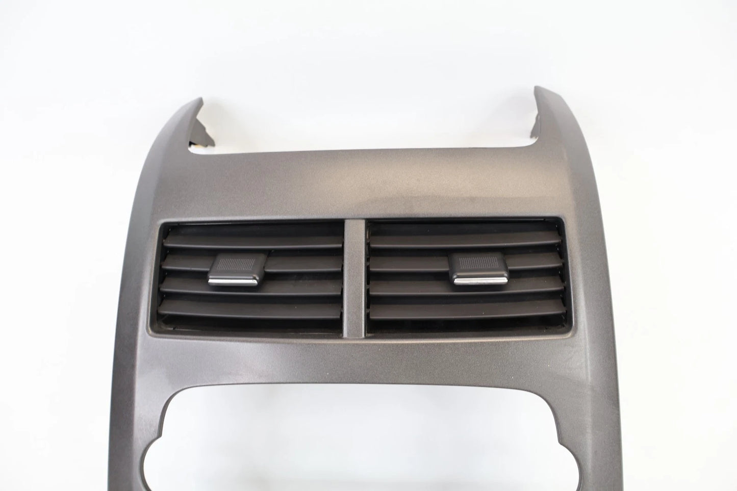 2012-2016 CHEVROLET SONIC CENTER DASH RADIO BEZEL W/ AIR VENTS 95460915