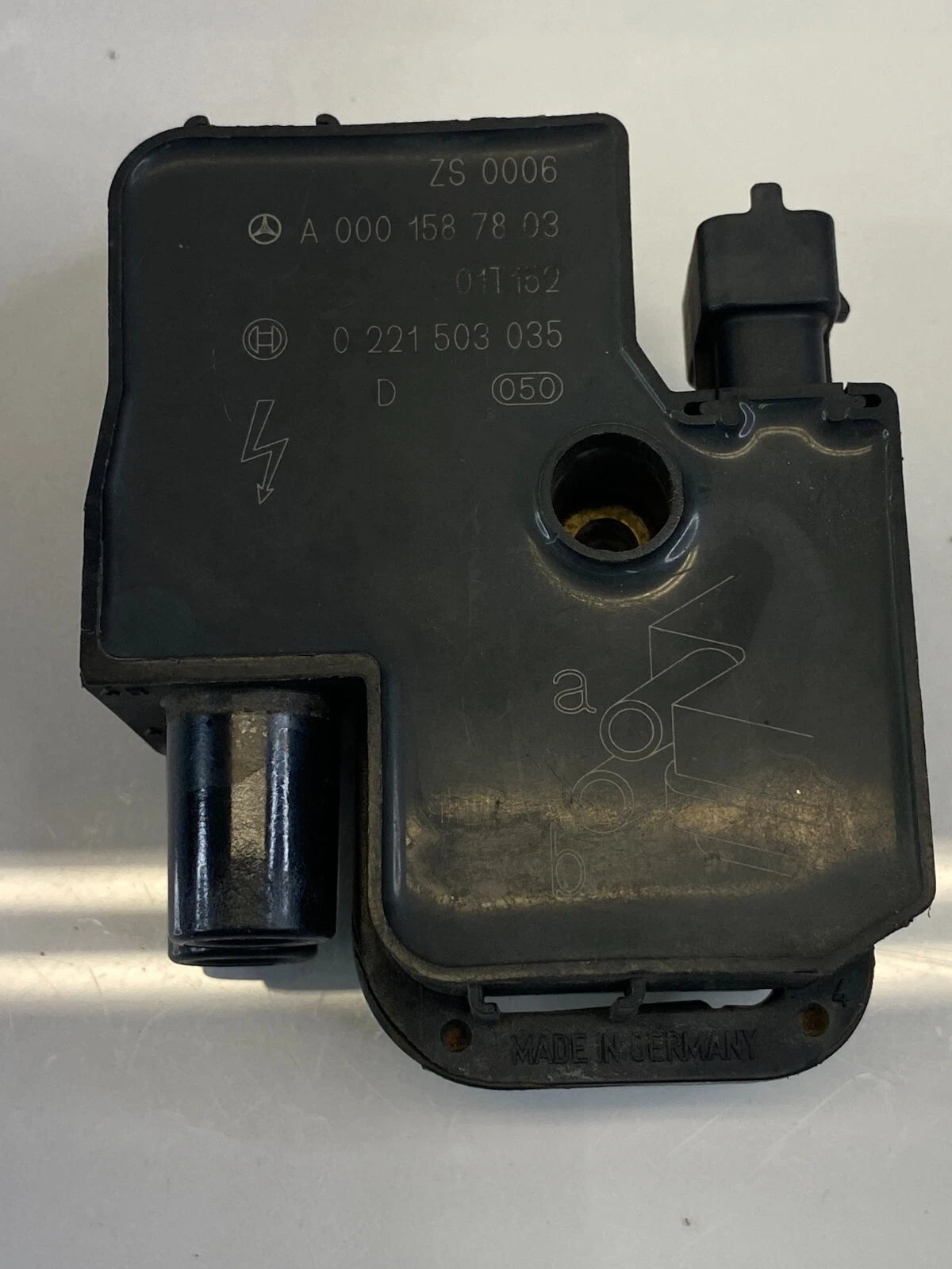 2001-2005 MERCEDES C240 SEDAN 2.6L V6 ENGINE IGNITION COIL IGNITER A0001587803