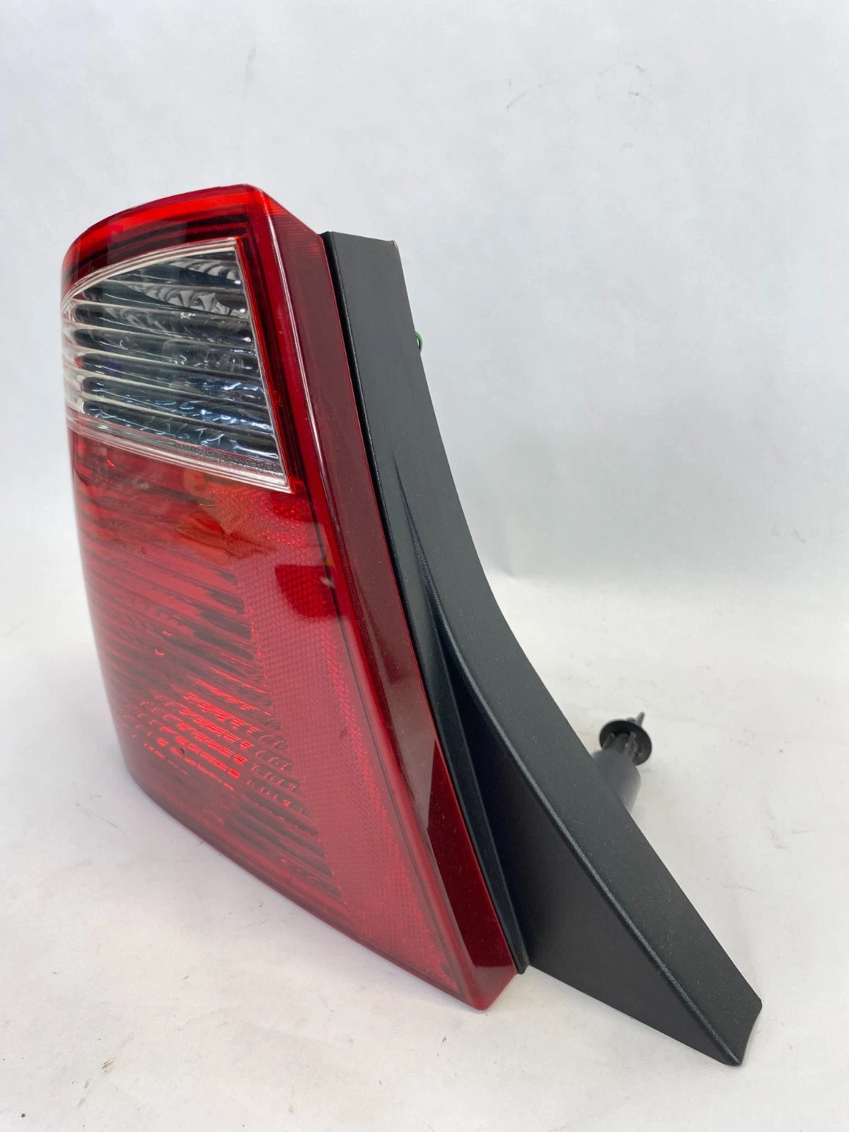 2005-2007 FORD FOCUS SEDAN LEFT DRIVER SIDE TAIL LIGHT LAMP ASSEMBLY OEM