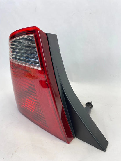 2005-2007 FORD FOCUS SEDAN LEFT DRIVER SIDE TAIL LIGHT LAMP ASSEMBLY OEM