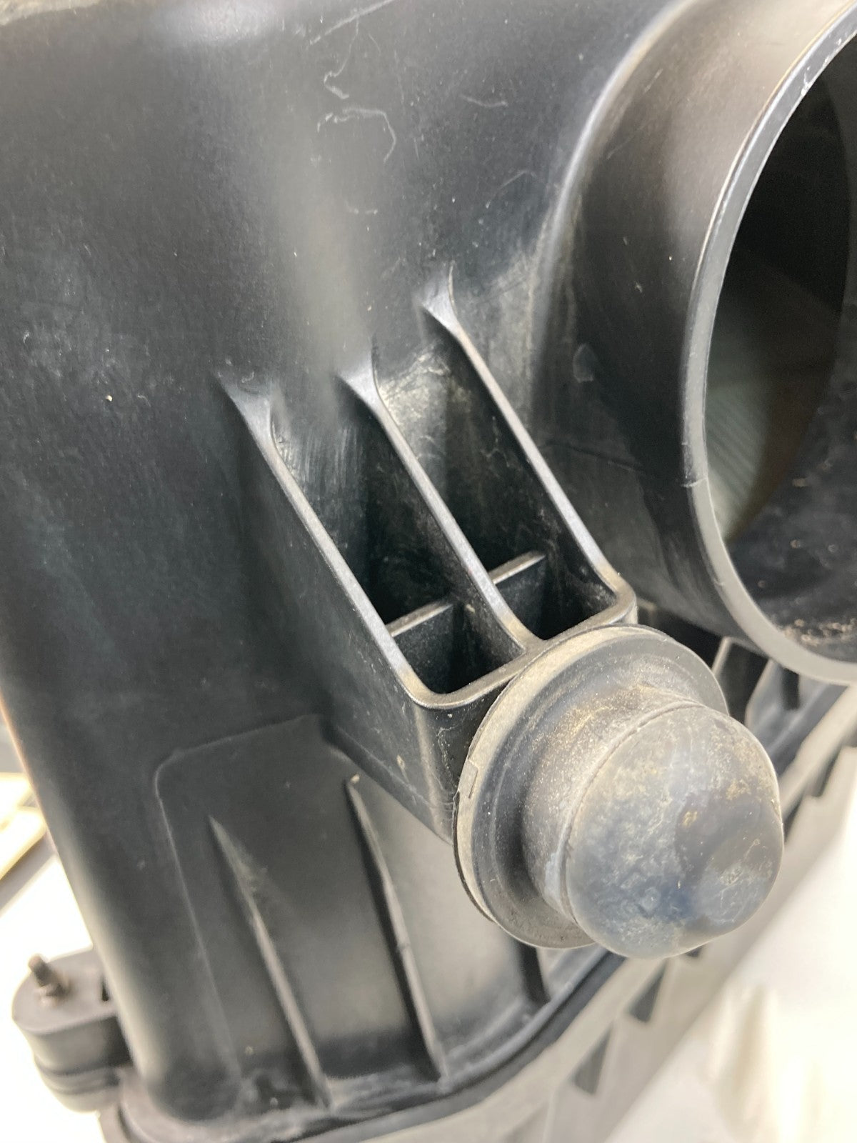 12-17 GMC Terrain 12-15 Chevy Equinox 2.4 Air Box Intake Cleaner Box Assembly