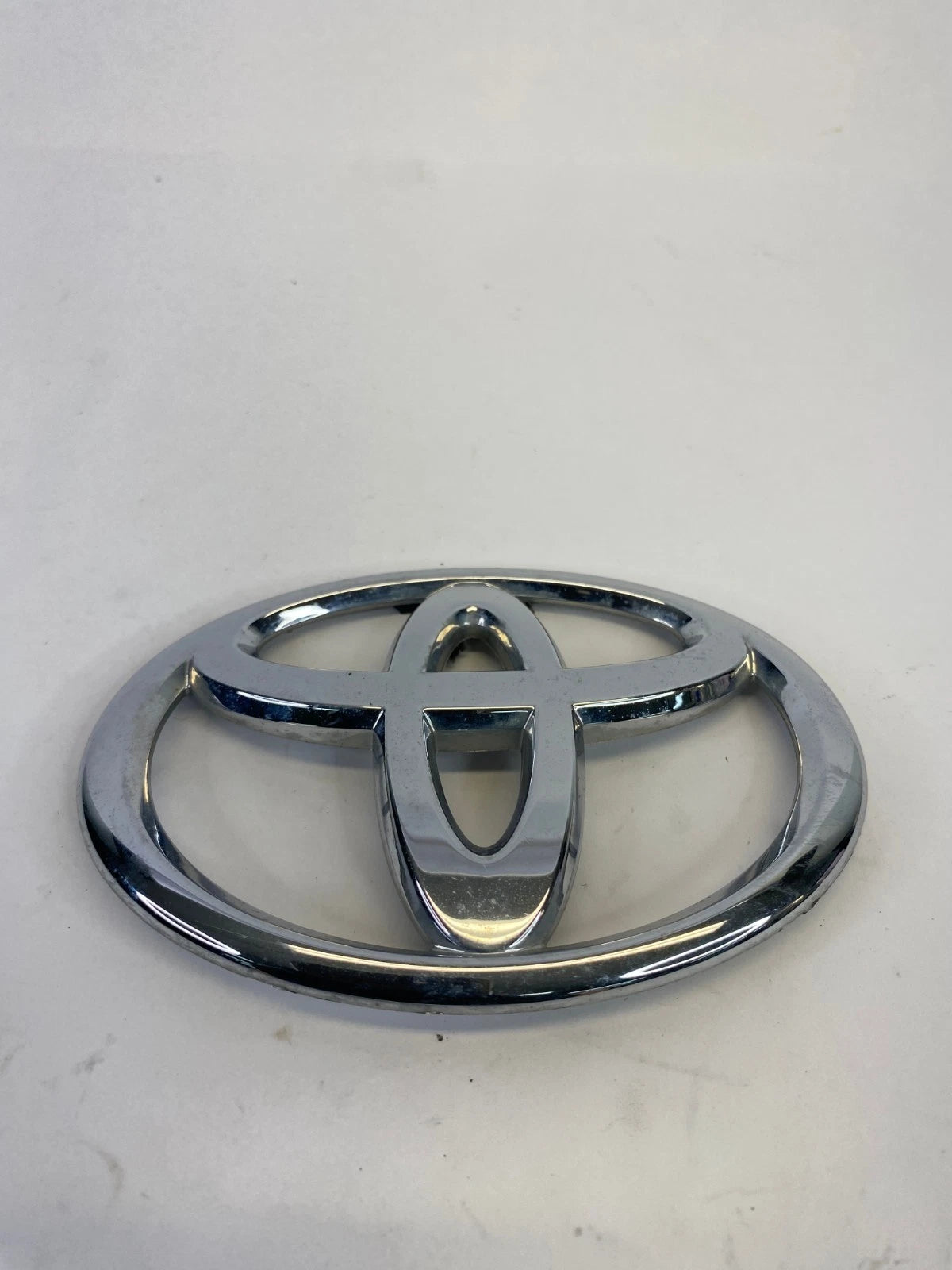 2011-2019 TOYOTA COROLLA FRONT BUMPER GRILLE EMBLEM BADGE SYMBOL OEM 90975-A2003