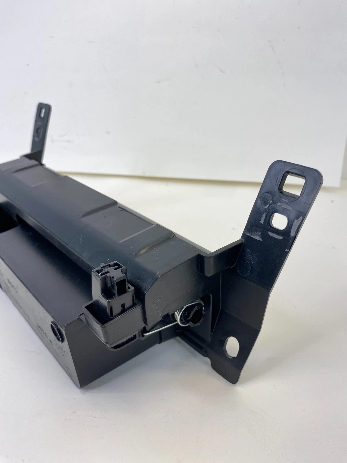2013-2019 FORD TAURUS FRONT CONSOLE DASH STORAGE BIN ASHTRAY DG13-54045P26 OEM