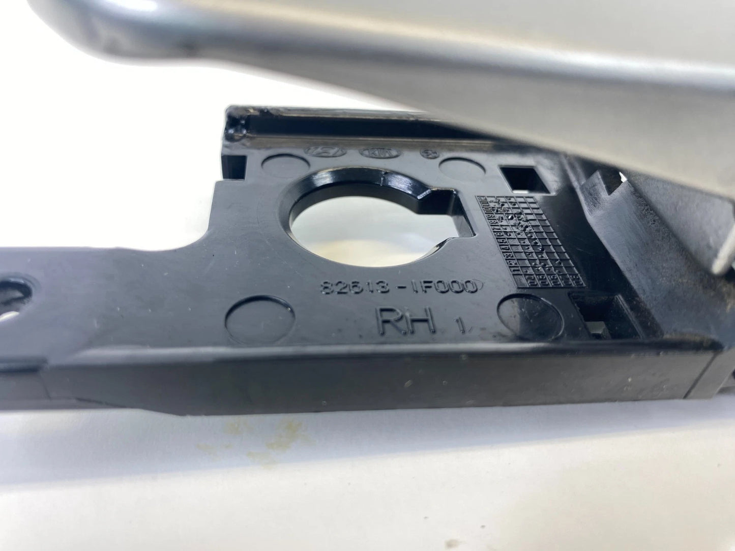 05-10 KIA SPORTAGE FRONT RIGHT PASSENGER INNER DOOR HANDLE SILVER OEM 82613-1F00