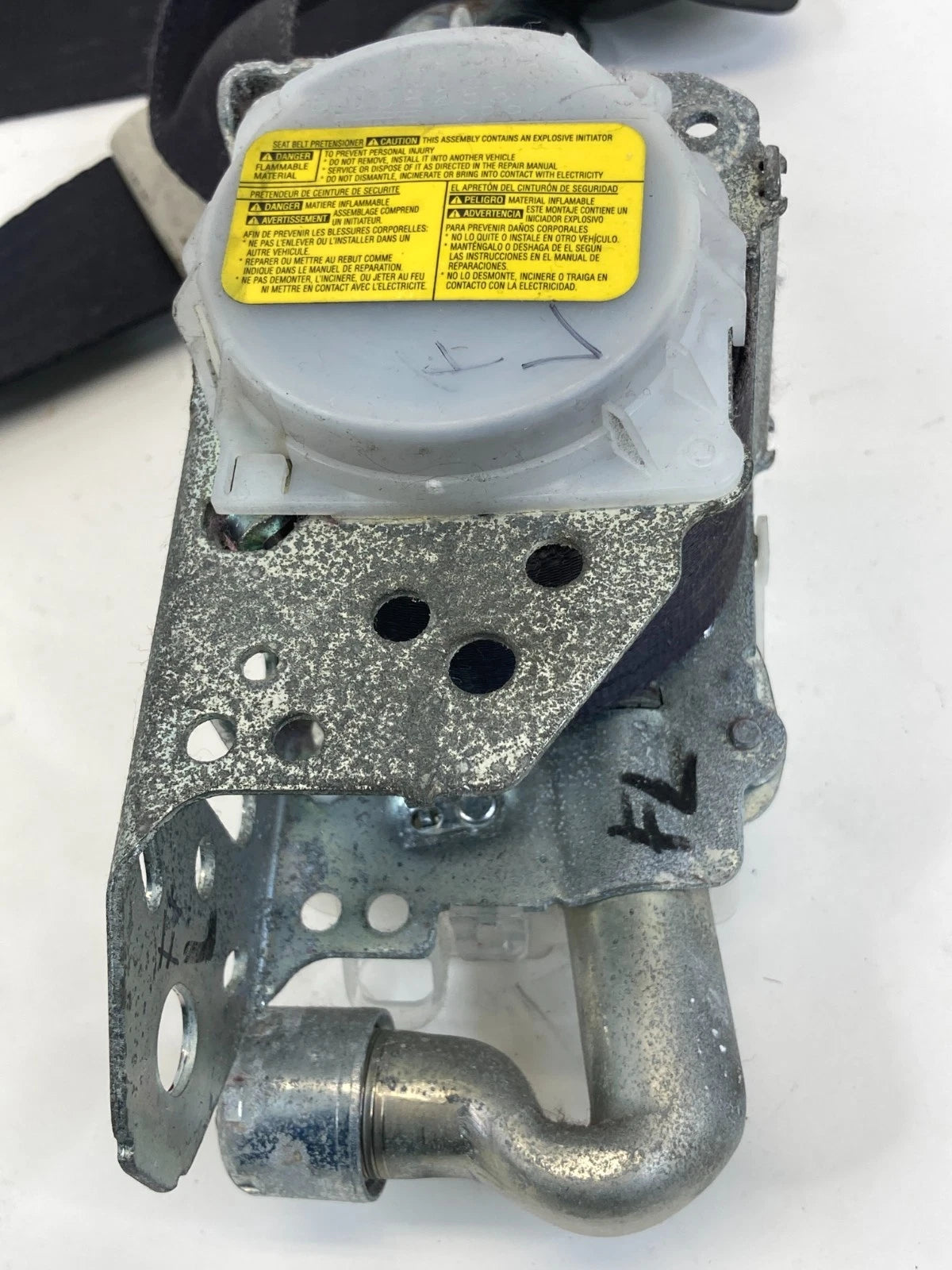 2009 2010 TOYOTA MATRIX FRONT LEFT DRIVER SIDE SEAT BELT RETRACTOR BLACK OEM