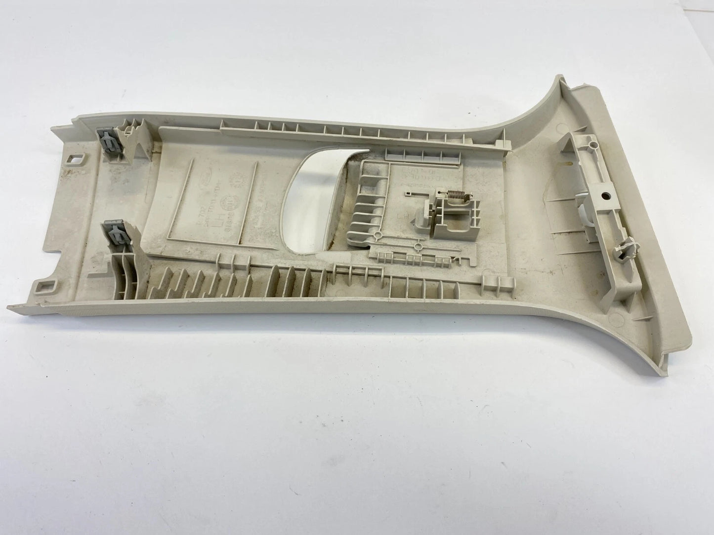 12-18 FORD FOCUS FRONT LEFT SIDE CENTER B-PILLAR UPPER TRIM CM51-A24582A04-AAW