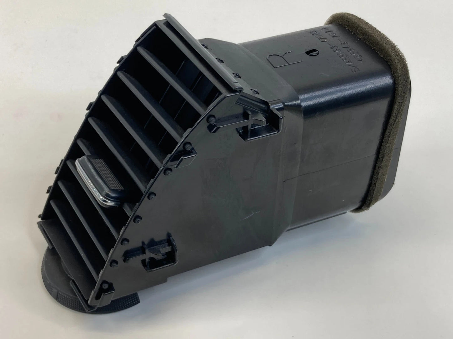 2004-2009 TOYOTA PRIUS DASH RIGHT OUTER AC A/C AIR VENT GRILLE 55660-47020