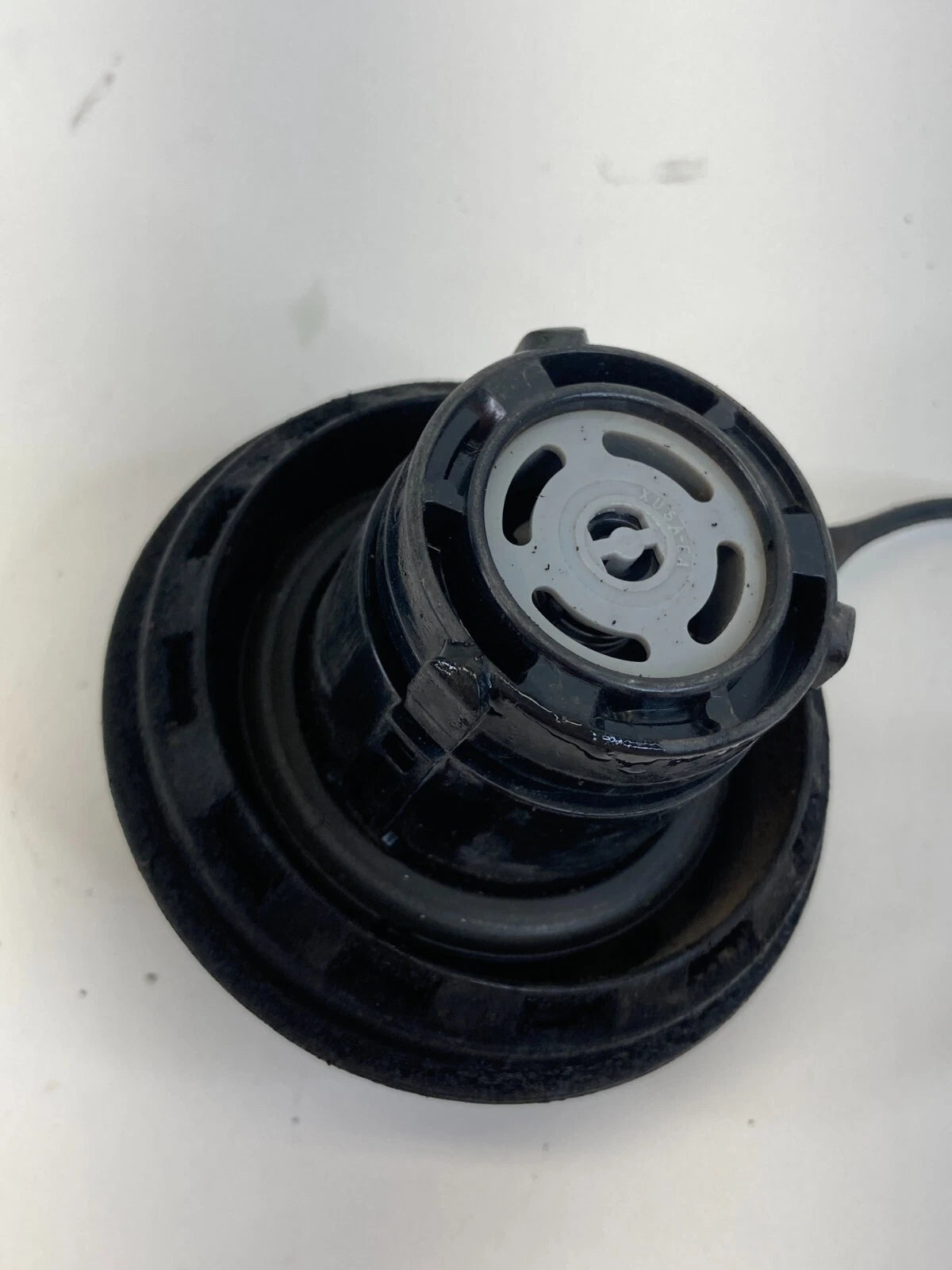 97-03 FORD F-150 97-99 F-250 4.6L 16V FUEL FILLER TANK GAS LID COVER CAP ASSY