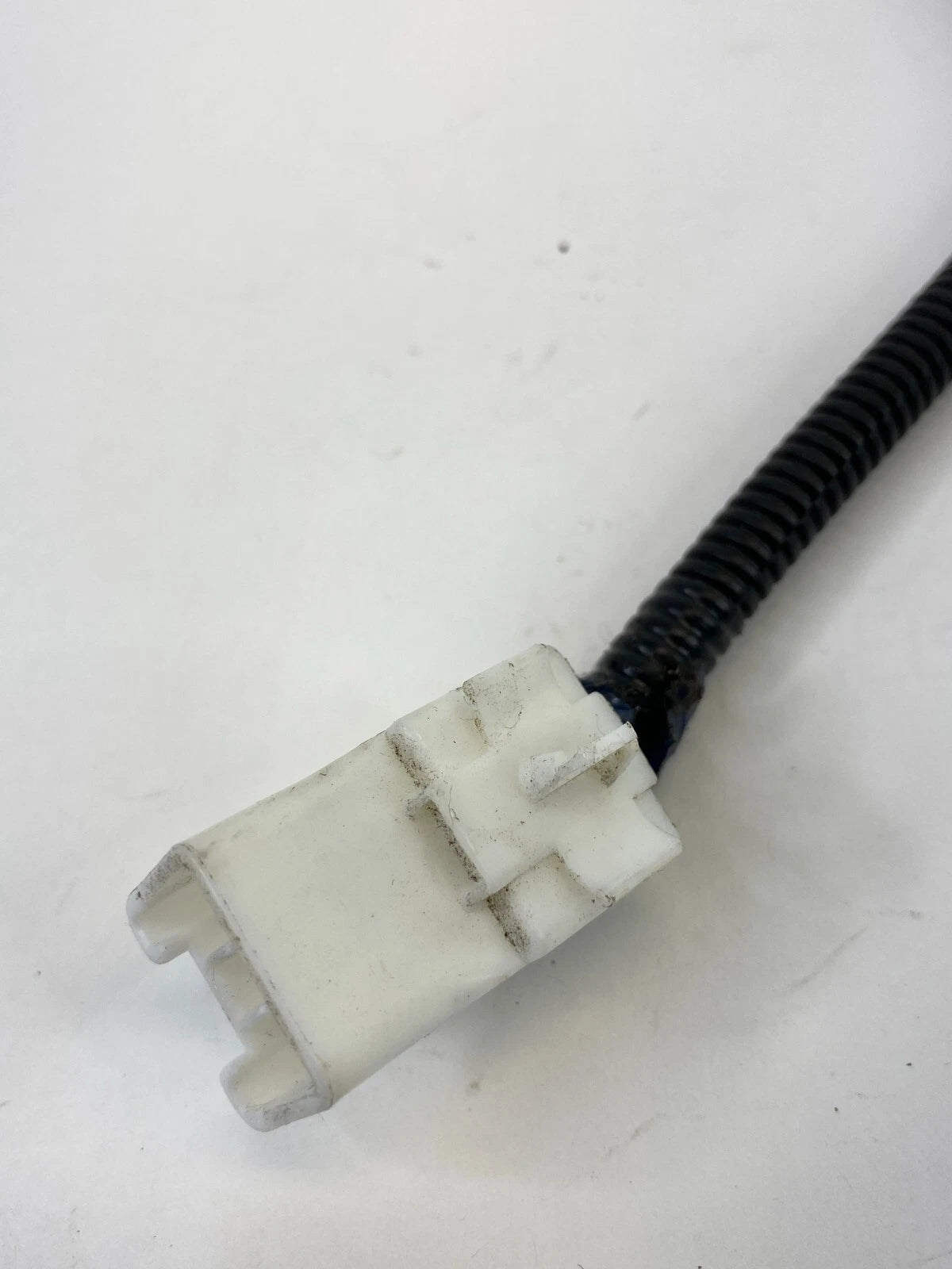 2004 2005 2006 MAZDA MPV REAR RIGHT SIDE TAIL LIGHT TAILLIGHT WIRE CONNECTOR OEM