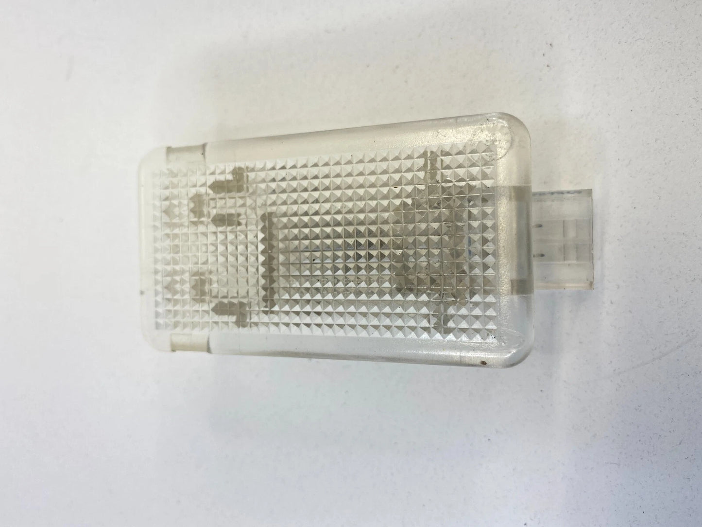 99-16 VOLVO S80 SEDAN REAR TRUNK INTERIOR COURTESY LIGHT LAMP LENS 9151431 OEM