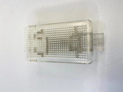 99-16 VOLVO S80 SEDAN REAR TRUNK INTERIOR COURTESY LIGHT LAMP LENS 9151431 OEM