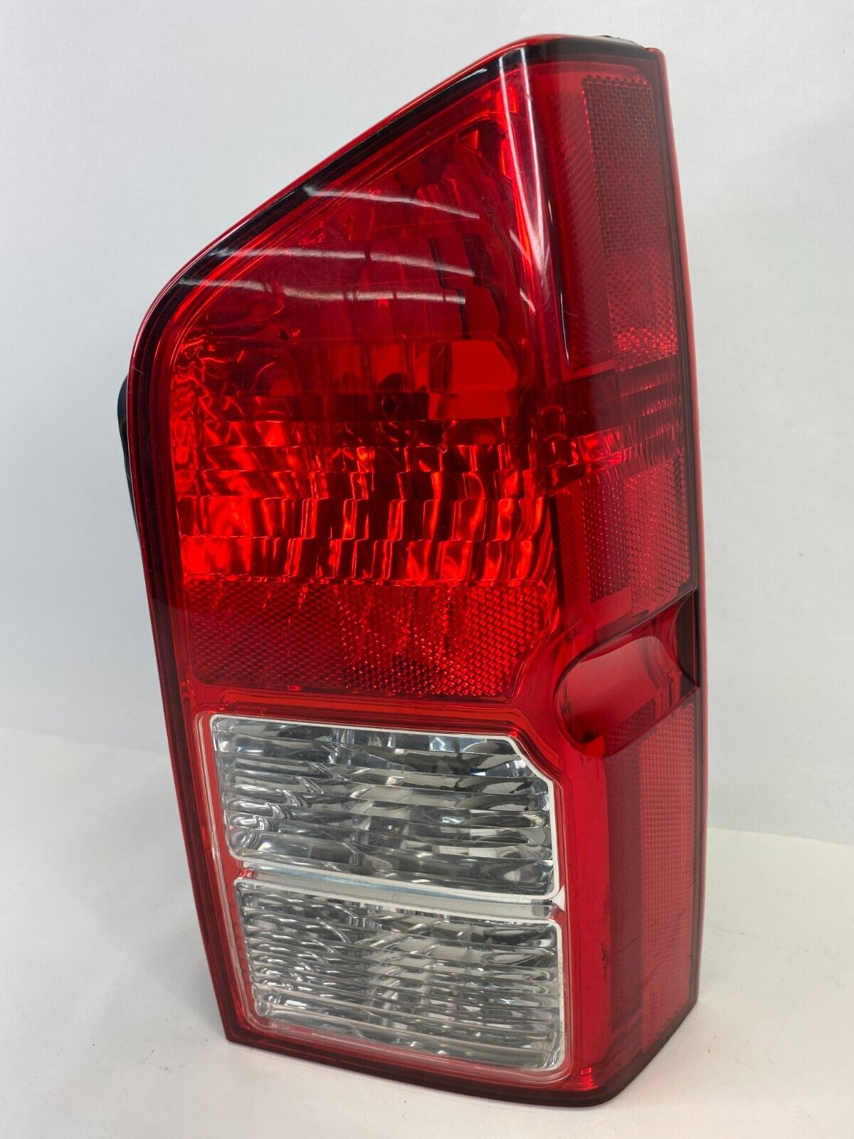 2005-2007 Nissan Pathfinder Right Passenger Side Tail Light Taillight Lamp OEM