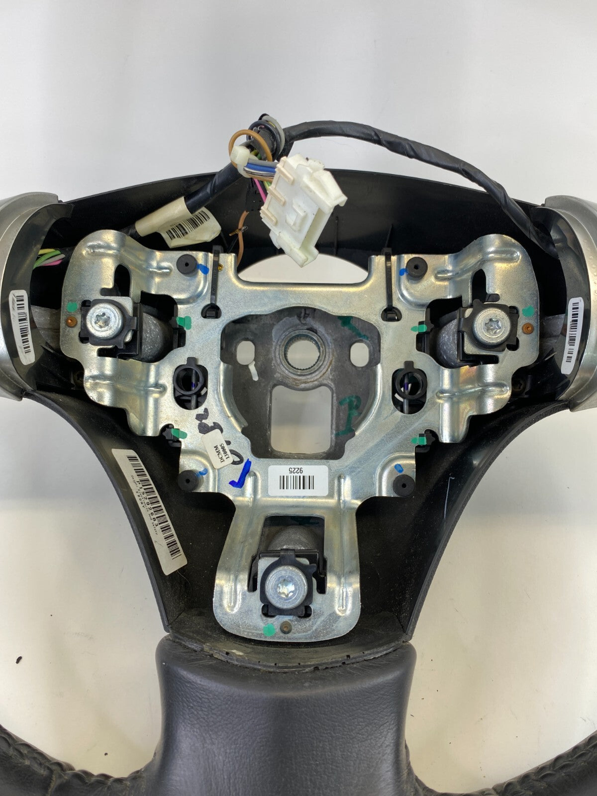 2006 2007 Saturn Vue Steering Wheel W/ Cruise Controls Switches 15292683 OEM