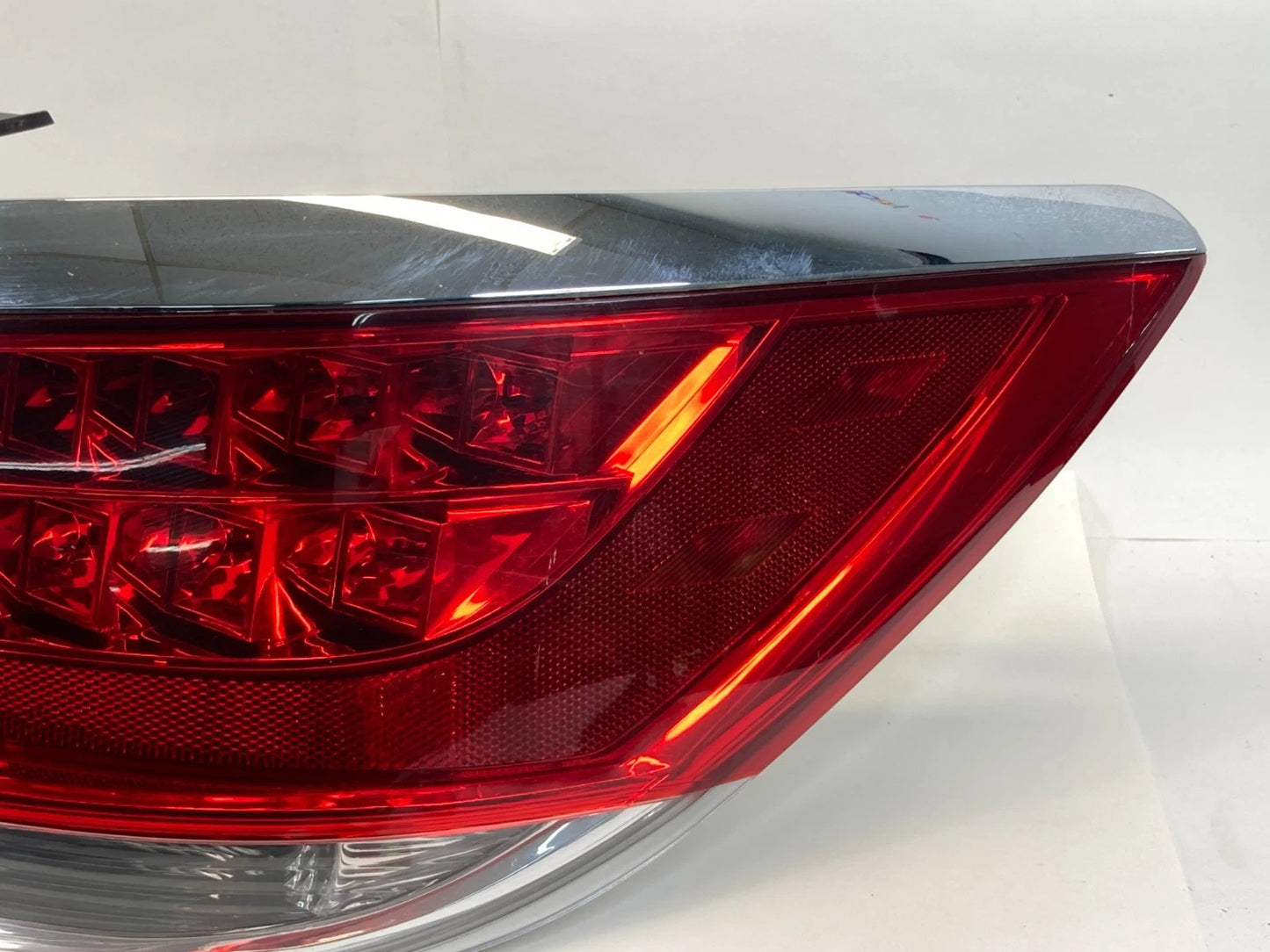 2010-2013 BUICK LACROSSE REAR RIGHT PASSENGER SIDE TAIL LIGHT TAILLIGHT OEM